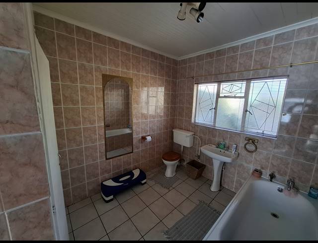 4 BEDROOM HOUSE FOR SALE IN VANDERBIJLPARK SE 7
